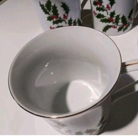 VTG 4 Elegant Fine China Holly/Berries Gold Trimmed Rim/ Handle 6 oz Cup Mugs - Picture 8 of 9